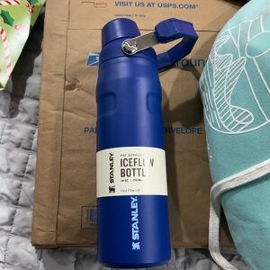 - - dark and light blue 24oz  Stanley bottle with Fast flow lid